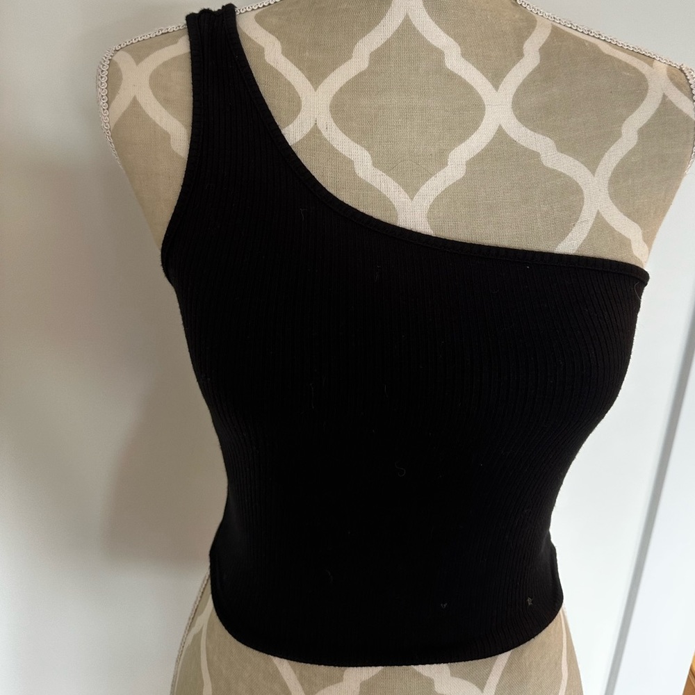 Black one shoulder tank top